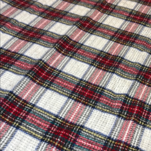 5/$25 Old Navy Scarf Shawl Plaid Wool Lap Blanket Fringe Winter Warm Unisex - Picture 3 of 6